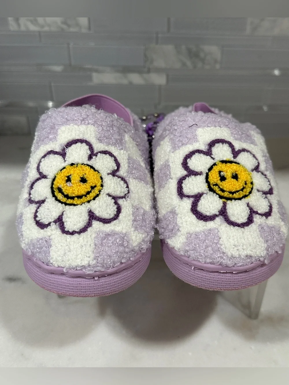 Nicole Miller Kids' Lavender Smiley Daisy Slip-On Slippers & Bracelet Set